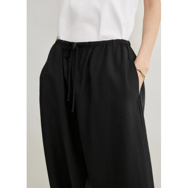 Totême Parachute trousers in Black - Pants - Scandinavian Minimalist Luxury at Luxury Shoes 