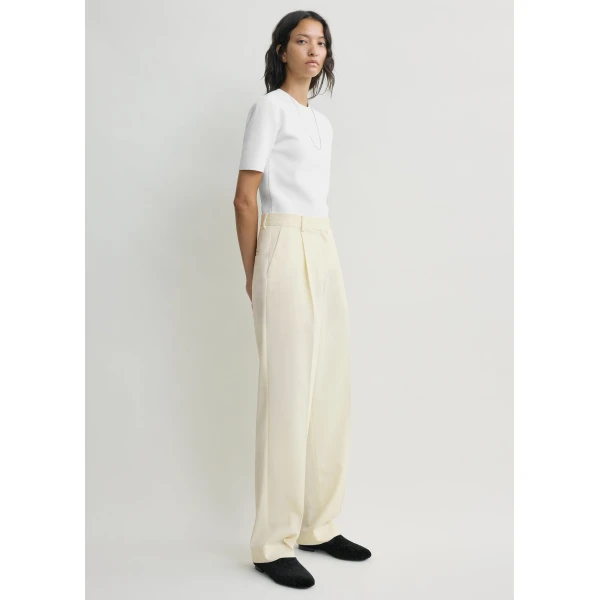 Totême Pleat trousers in Off-white - Pants - Scandinavian Minimalist Luxury at Luxury Shoes 