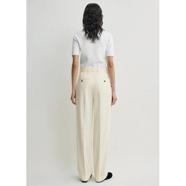 Totême Pleat trousers in Off-white - Pants - Scandinavian Minimalist Luxury at Luxury Shoes 