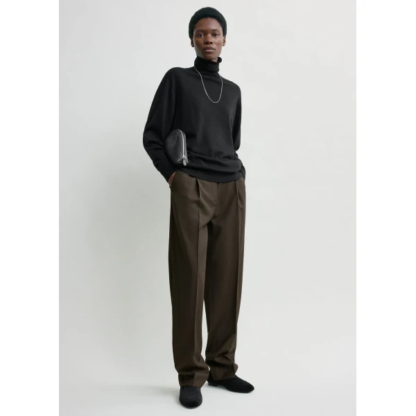 Totême Pleat trousers in Pepper - Pants - Scandinavian Minimalist Luxury at Luxury Shoes 