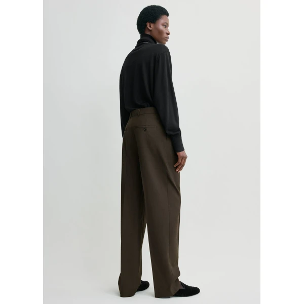 Totême Pleat trousers in Pepper - Pants - Scandinavian Minimalist Luxury at Luxury Shoes 