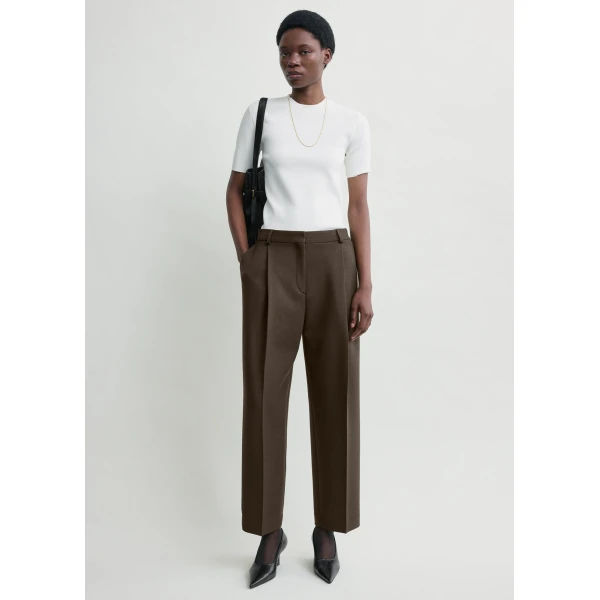 Totême Pleated straight trousers in Bark - Pants - Scandinavian Minimalist Luxury at Luxury Shoes 