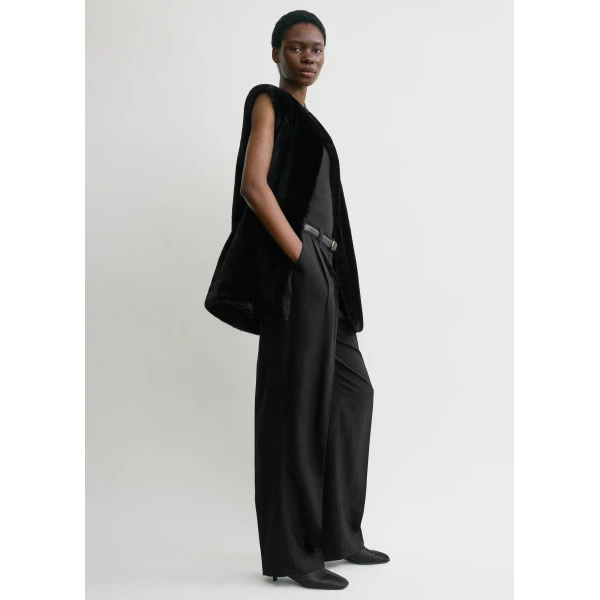 Totême Plush shearling vest in Black - Jackets - Scandinavian Minimalist Luxury at Luxury Shoes 