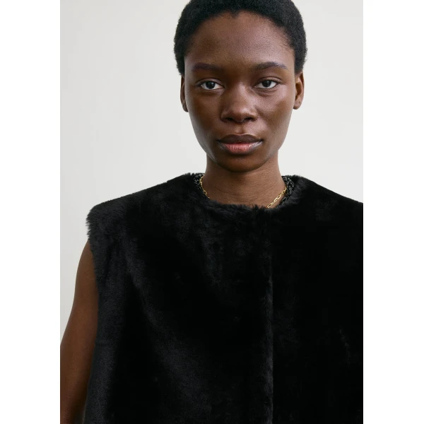 Totême Plush shearling vest in Black - Jackets - Scandinavian Minimalist Luxury at Luxury Shoes 