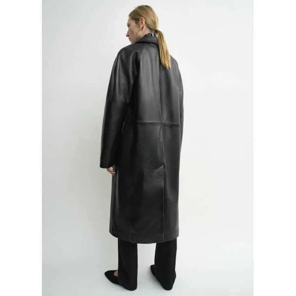 Totême Raglan leather coat in Black - Coats - Scandinavian Minimalist Luxury at Luxury Shoes 