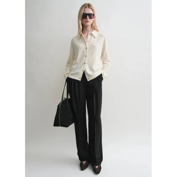 Totême Raglan-sleeve cashmere cardigan in Talc - Knitwear - Scandinavian Minimalist Luxury at Luxury Shoes 