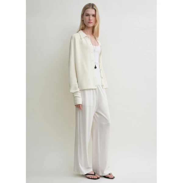 Totême Raglan-sleeve cashmere cardigan in White - Knitwear - Scandinavian Minimalist Luxury at Luxury Shoes 