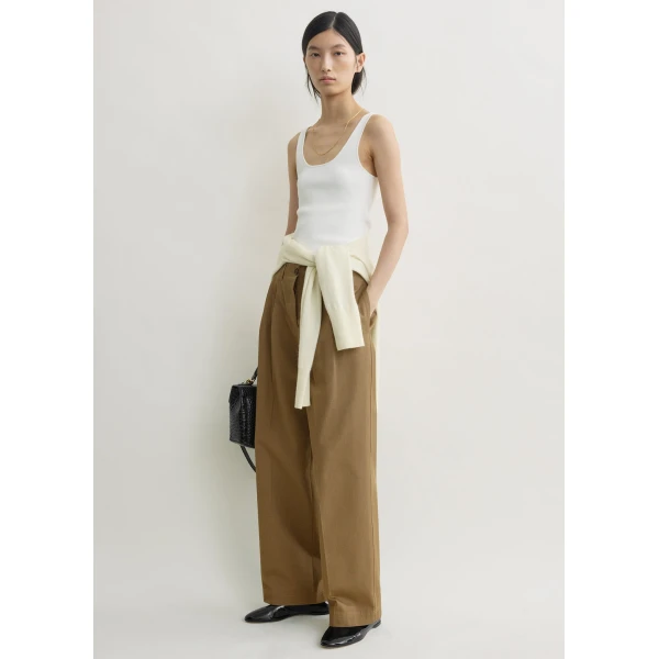Totême Relaxed chino trousers in Hazel - Pants - Scandinavian Minimalist Luxury at Luxury Shoes 
