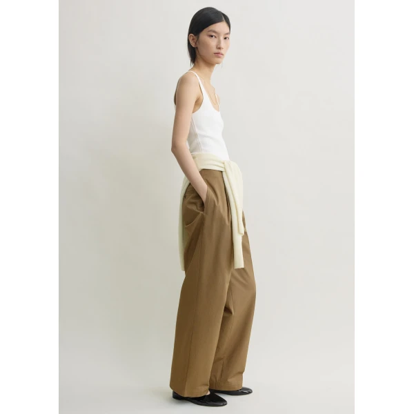 Totême Relaxed chino trousers in Hazel - Pants - Scandinavian Minimalist Luxury at Luxury Shoes 