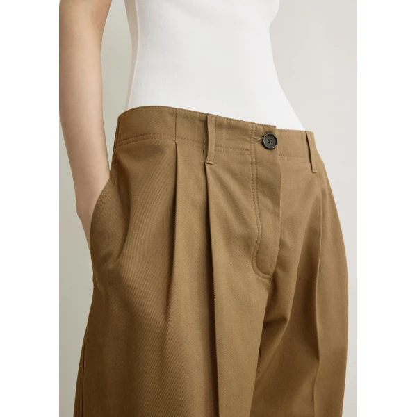 Totême Relaxed chino trousers in Hazel - Pants - Scandinavian Minimalist Luxury at Luxury Shoes 