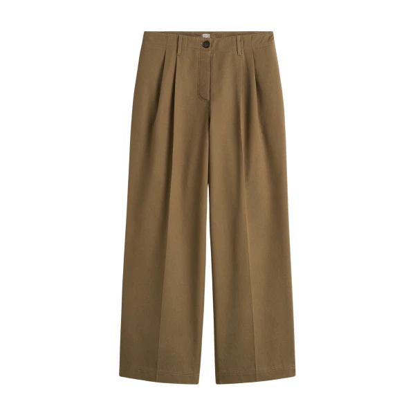 Totême Relaxed chino trousers in Hazel - Pants - Scandinavian Minimalist Luxury at Luxury Shoes 