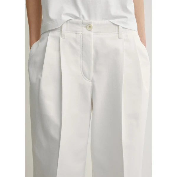 Totême Relaxed chino trousers in White - Pants - Scandinavian Minimalist Luxury at Luxury Shoes 
