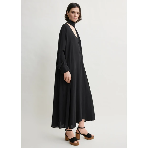 Totême Rounded neckline dress in Black - Dresses - Scandinavian Minimalist Luxury at Luxury Shoes 