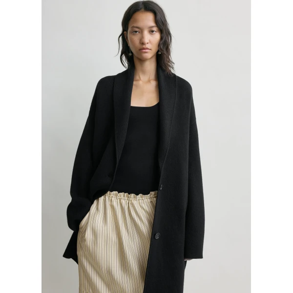 Totême Shawl-lapel robe in Black - Knitwear - Scandinavian Minimalist Luxury at Luxury Shoes 