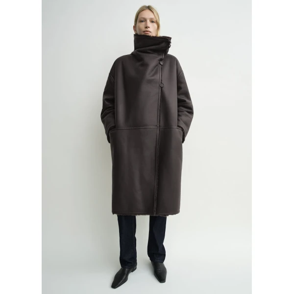 Totême Shearling wrap coat in Dark brown - Coats - Scandinavian Minimalist Luxury at Luxury Shoes 