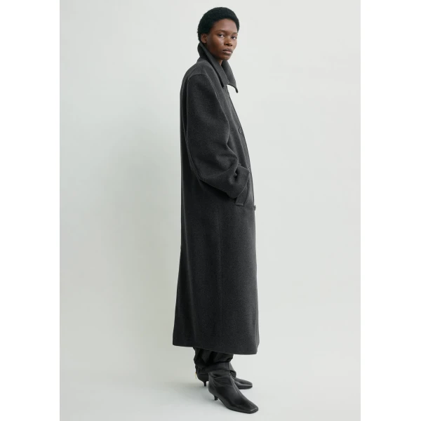 Totême Shield coat charcoal in Charcoal melange - Coats - Scandinavian Minimalist Luxury at Luxury Shoes 