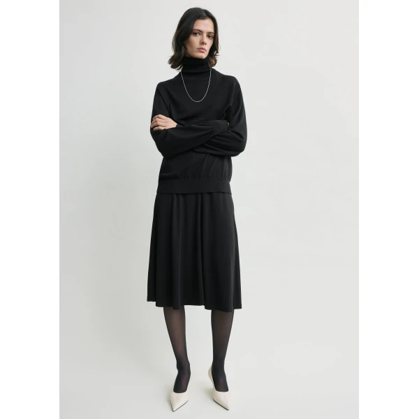 Totême Short fluid jersey skirt in Black - Skirts - Scandinavian Minimalist Luxury at Luxury Shoes 