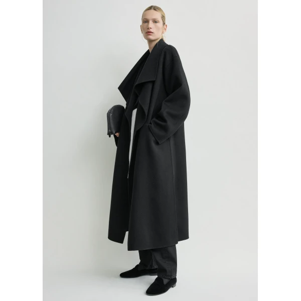 Totême Signature doublé coat in Black - Coats - Scandinavian Minimalist Luxury at Luxury Shoes 