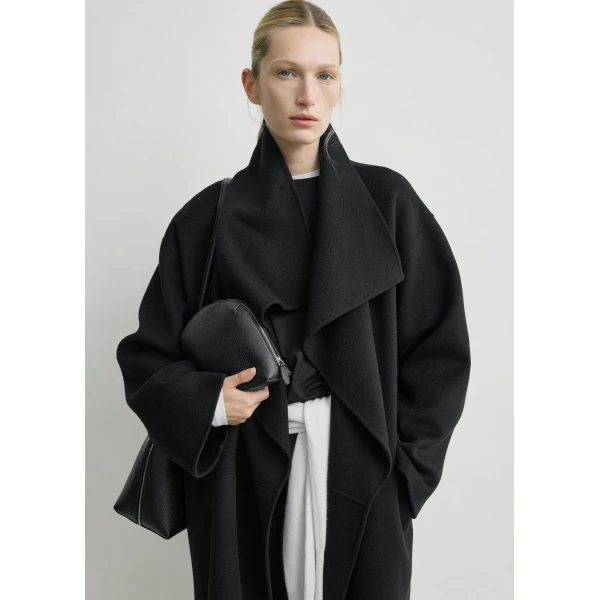 Totême Signature doublé coat in Black - Coats - Scandinavian Minimalist Luxury at Luxury Shoes 