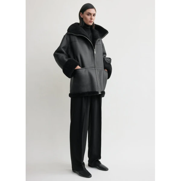 Totême Signature shearling jacket in Black - Jackets - Scandinavian Minimalist Luxury at Luxury Shoes 