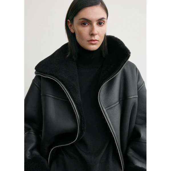 Totême Signature shearling jacket in Black - Jackets - Scandinavian Minimalist Luxury at Luxury Shoes 