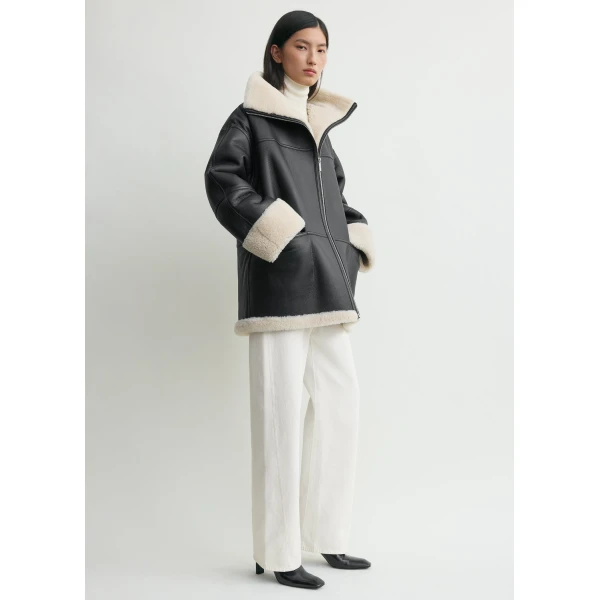 Totême Signature shearling jacket in Black / Off-white - Jackets - Scandinavian Minimalist Luxury at Luxury Shoes 