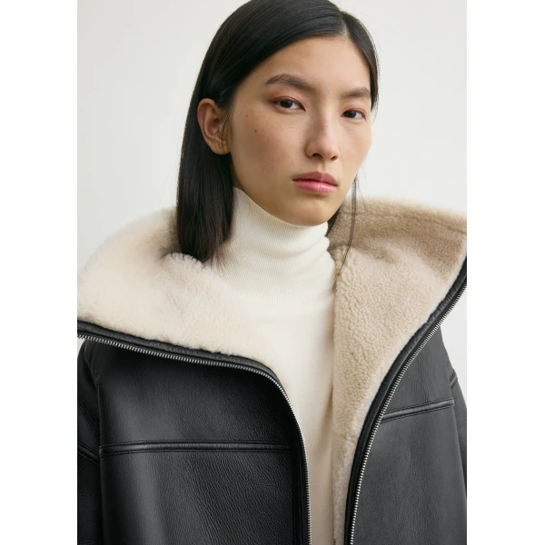 Totême Signature shearling jacket in Black / Off-white - Jackets - Scandinavian Minimalist Luxury at Luxury Shoes 