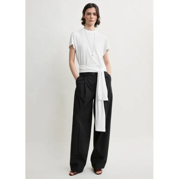 Totême Single pleat cotton trousers in Black - Pants - Scandinavian Minimalist Luxury at Luxury Shoes 
