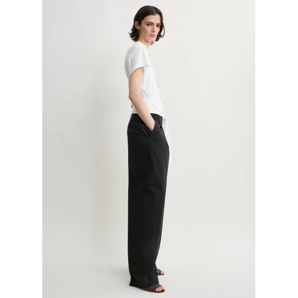 Totême Single pleat cotton trousers in Black - Pants - Scandinavian Minimalist Luxury at Luxury Shoes 
