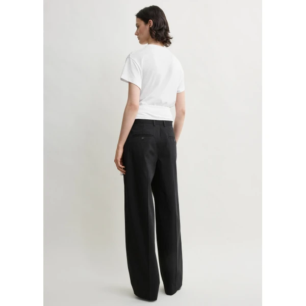 Totême Single pleat cotton trousers in Black - Pants - Scandinavian Minimalist Luxury at Luxury Shoes 