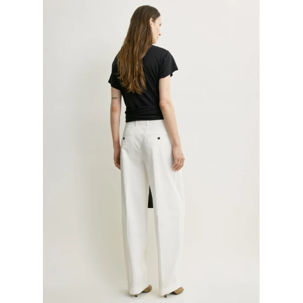 Totême Single pleat cotton trousers in White - Pants - Scandinavian Minimalist Luxury at Luxury Shoes 