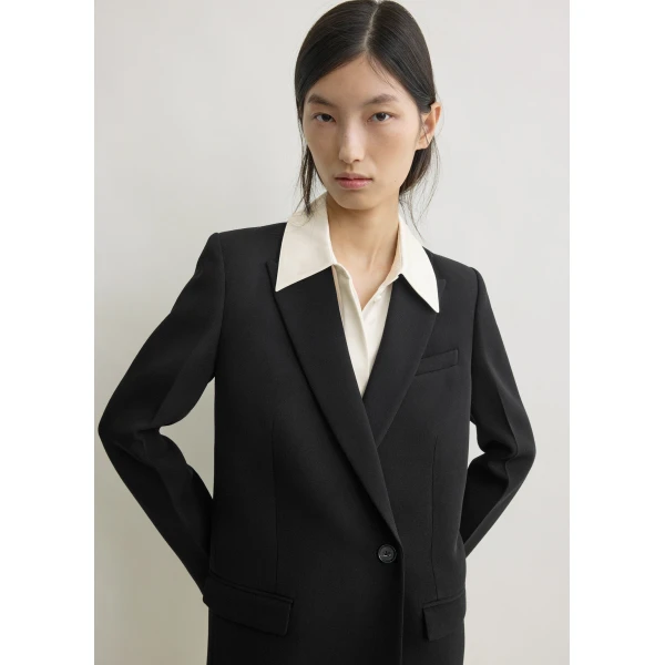 Totême Slim tailored blazer in Black - Jackets - Scandinavian Minimalist Luxury at Luxury Shoes 
