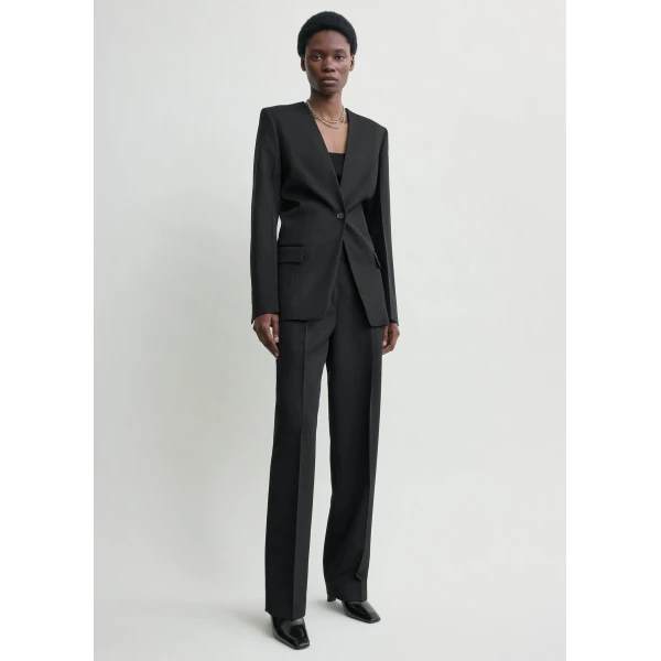 Totême Slouch blazer in Black - Jackets - Scandinavian Minimalist Luxury at Luxury Shoes 