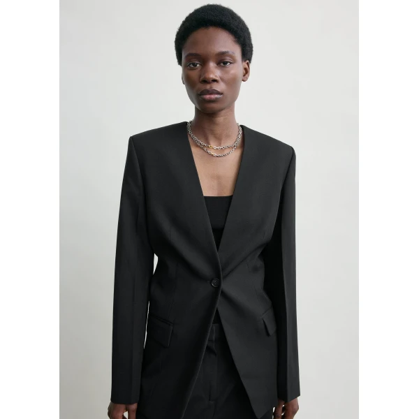 Totême Slouch blazer in Black - Jackets - Scandinavian Minimalist Luxury at Luxury Shoes 
