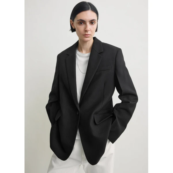Totême Tailored blazer in Black - Jackets - Scandinavian Minimalist Luxury at Luxury Shoes 