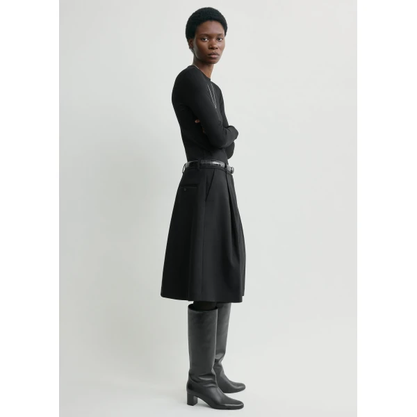 Totême Tailored pleat skirt in Black - Skirts - Scandinavian Minimalist Luxury at Luxury Shoes 