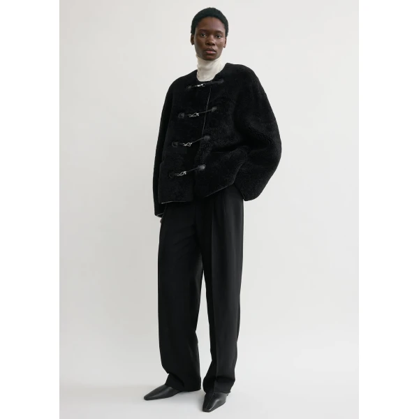 Totême Teddy shearling clasp jacket in Black - Jackets - Scandinavian Minimalist Luxury at Luxury Shoes 