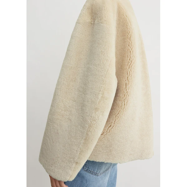 Totême Teddy shearling clasp jacket in Off-white - Jackets - Scandinavian Minimalist Luxury at Luxury Shoes 