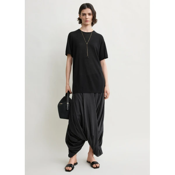 Totême Tee knit in Black - Tops - Scandinavian Minimalist Luxury at Luxury Shoes 