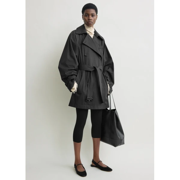Totême Washed cotton trench in Washed black - Coats - Scandinavian Minimalist Luxury at Luxury Shoes 