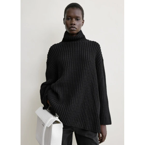 Totême Whipstitch knit in Black - Knitwear - Scandinavian Minimalist Luxury at Luxury Shoes 