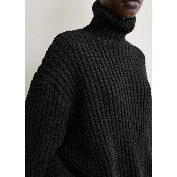 Totême Whipstitch knit in Black - Knitwear - Scandinavian Minimalist Luxury at Luxury Shoes 