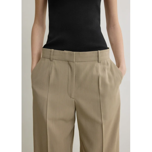 Totême Wide fluid shorts in Taupe - Shorts - Scandinavian Minimalist Luxury at Luxury Shoes 