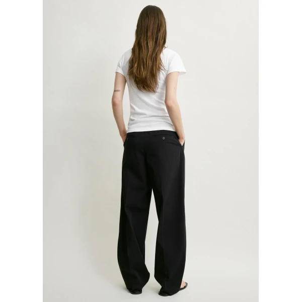 Totême Wide-ribbed v-neck tee in Optic white - Tops - Scandinavian Minimalist Luxury at Luxury Shoes 
