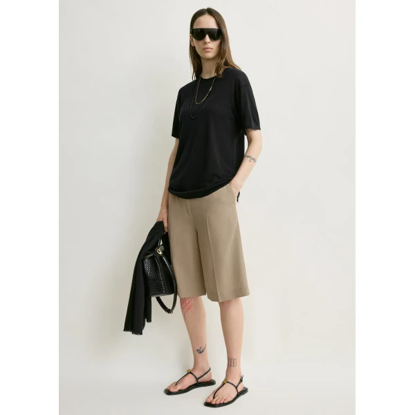 Totême Wide tailored shorts in Overcast beige - Shorts - Scandinavian Minimalist Luxury at Luxury Shoes 